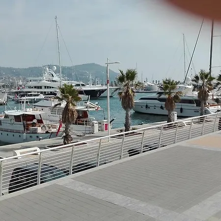 شقة Vacanze Borgo Marina إمبيريا